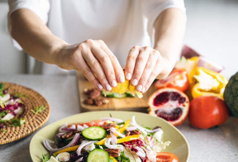 Les bienfaits inattendus de manger avec les doigts